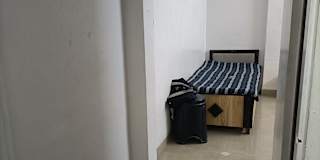Esha Tomar's room
