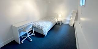 Hamid Reza's room