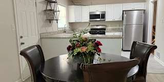 Alcove Rooms's room