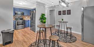 lifedoorrentals's room