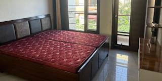 Paras's room