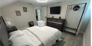 IGE Properties's room