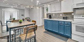 lifedoorrentals's room