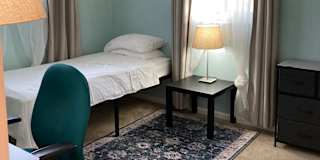 College Park Bed and Bath's's room