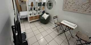 Yossi's room