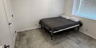 Elvi Flores's room