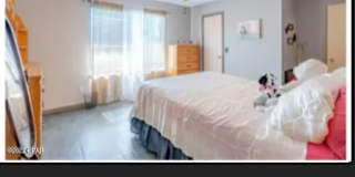 LEE's room