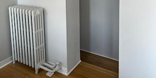 C Y's room