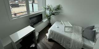 Housingfouryou's room