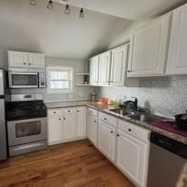 lifedoorrentals's room