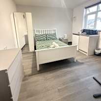 Regent And  Row Lettings's room
