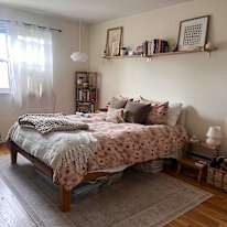 Astoria Charming Apt's room