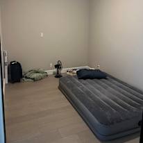 Yazanth's room