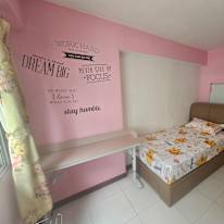 Thomas's room