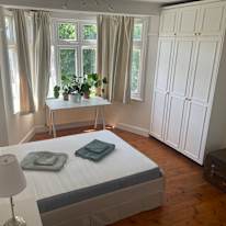 simon smith's room