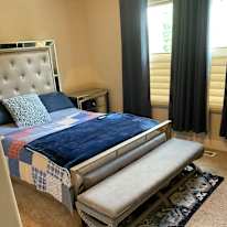 Professional.. Looking for roommate..'s room