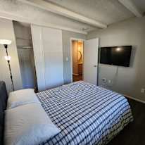 THALIA MORALES's room