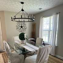Dee's room
