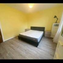 Zara's room
