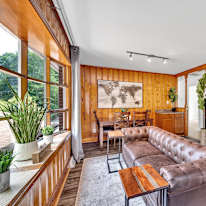 lifedoorrentals's room