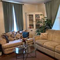 College Park Bed and Bath's's room