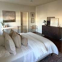 Albany's room