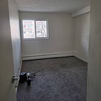 JOHNATAN  OROXKO's room