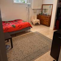zari esmaeili's room