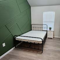 YAYA TRAN's room
