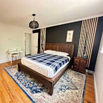 Leslie's room