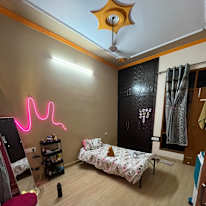 Ashruti BHATT's room