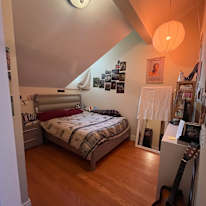 des's room