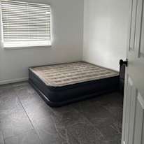 Andrés's room
