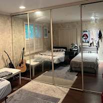 Anar's room