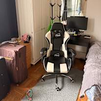 Jonas's room