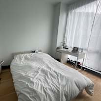 Jeewon's room