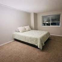 Room available now - shared bathroom's room