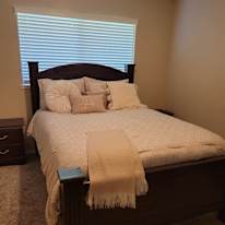 Leslie's room