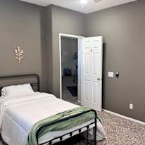 Julie Roberts's room