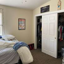 Em McKinnon's room