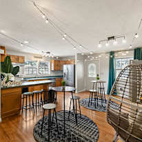 lifedoorrentals's room