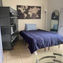 Laura Mateus's room