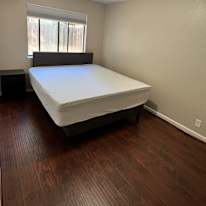 Yi's room