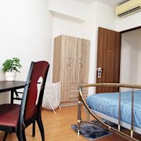 Johnny Tan's room