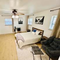 Andres's room