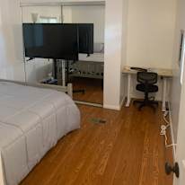 Tyre's room