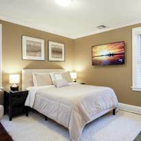 Suite with PRIVATE Bath. Weekly cleaning's room