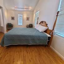 Leslie's room