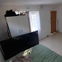 Hlengz's room