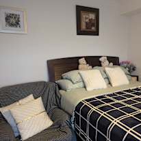 HONEYDEW's room